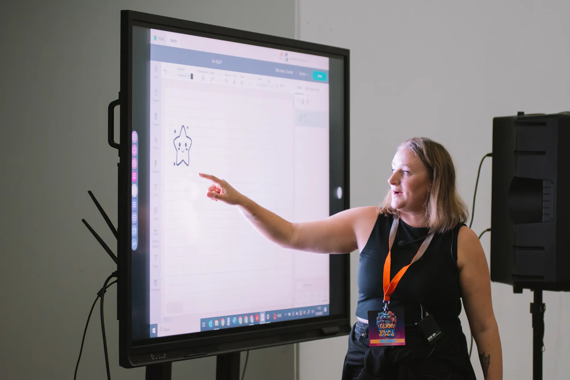 Sesión de formación docente de Aulas del Futuro con el aula completa trabajando con portátiles